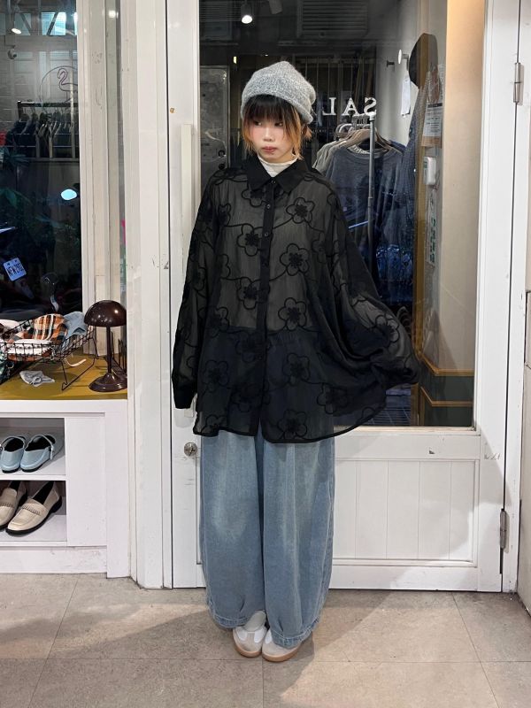 黑色滿版花花刺繡襯衫上衣 