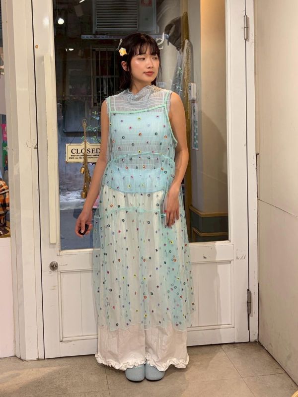 刺繡小花透紗細肩帶洋裝 