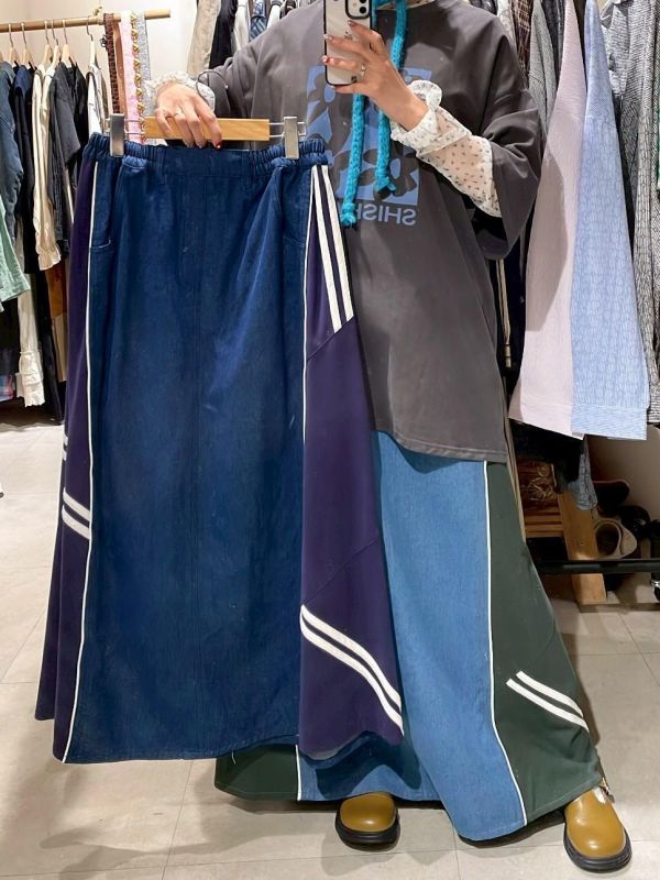 伸縮腰異材質牛仔拼接運動風格寬版A字裙 