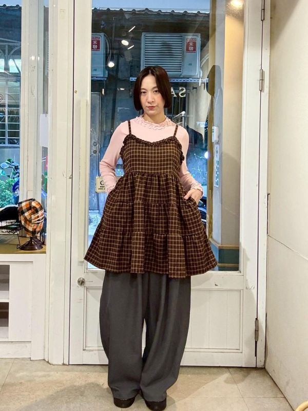 細格紋木耳滾邊領蛋糕吊帶背心 