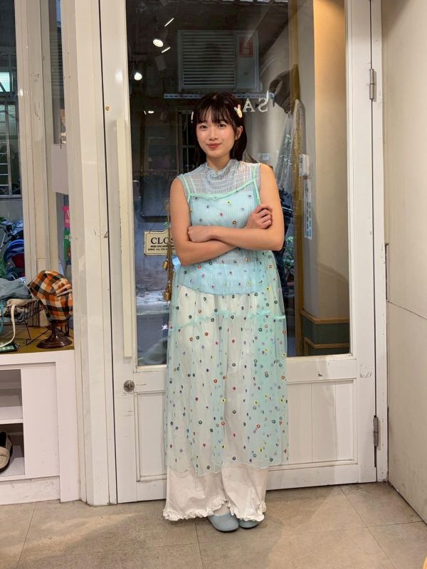 刺繡小花透紗細肩帶洋裝 