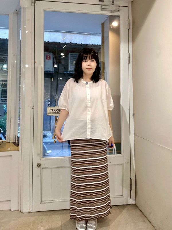 泡泡袖抓皺刺繡襯衫 