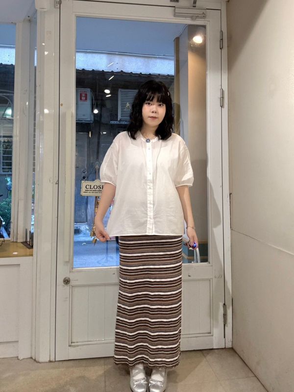 泡泡袖抓皺刺繡襯衫 