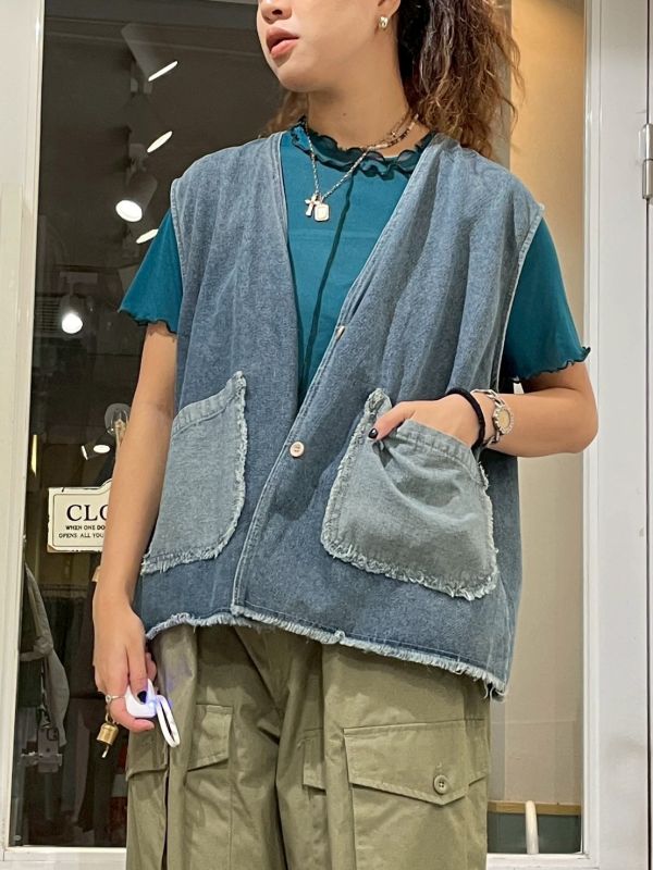 抽鬚口袋寬鬆不收邊牛仔背心 