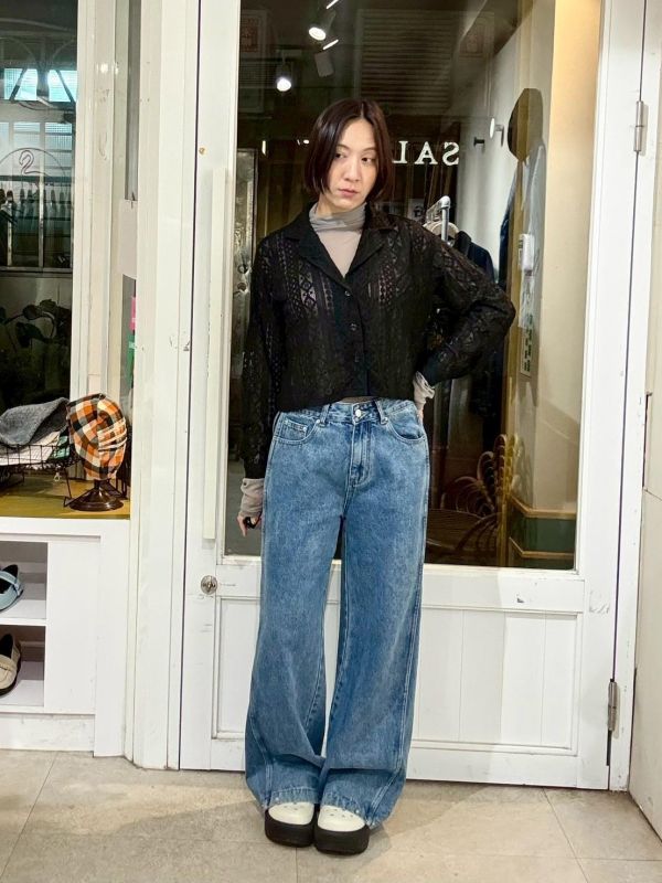 蕾絲簍空側開衩短板襯衫 