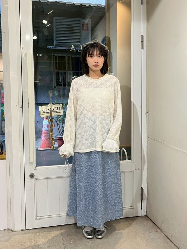 滿版立體花朵蕾絲雙層喇叭袖上衣 