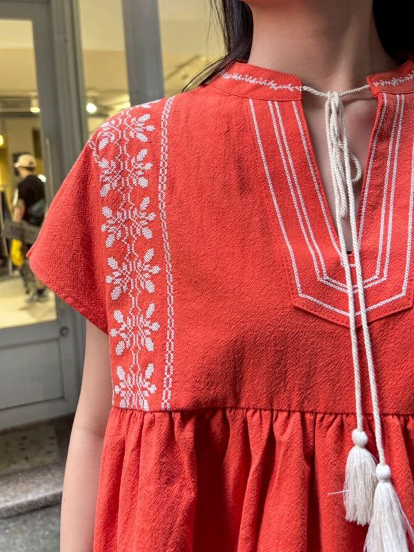 圖騰刺繡流蘇綁帶上衣 