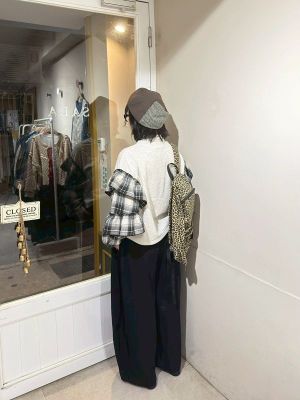 大褲管抽繩鬆緊腰綁帶設計長褲 