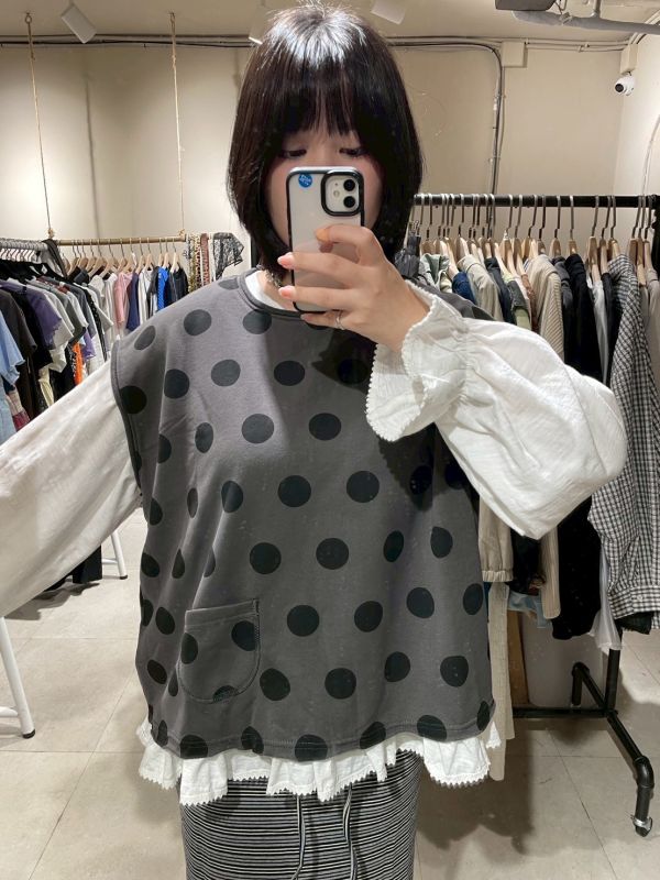 大圓點小口袋後布標背心 