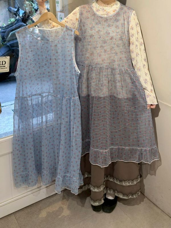 櫻桃格紋荷葉下擺透紗罩衫 