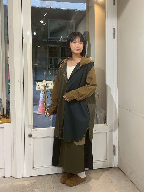 工裝撞色拼接兩側口袋側開衩前短後長連帽大衣 