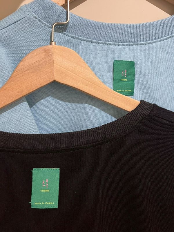 復古樹木彩繪印花不收邊短版上衣 