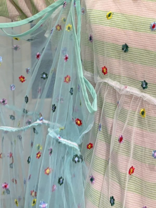 刺繡小花透紗細肩帶洋裝 