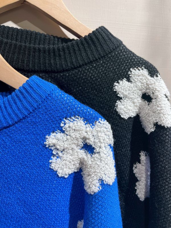 短版立體花花針織長袖毛衣 