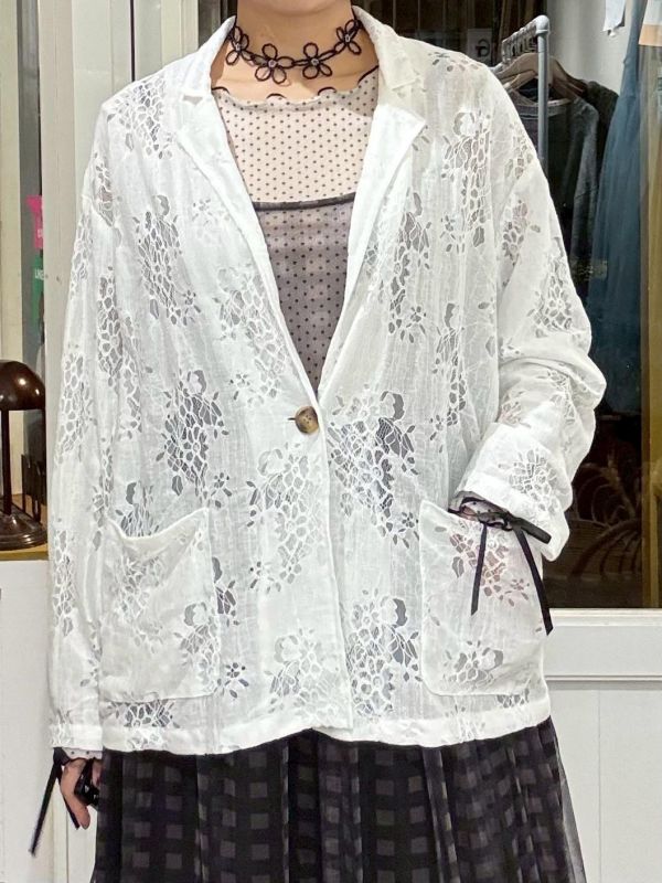 一顆釦鏤空蕾絲西裝領涼感外套 