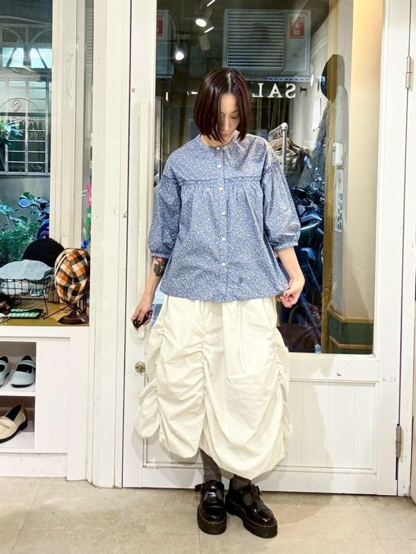 碎花圓領落肩蓬蓬袖襯衫 