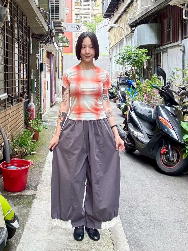 撞色大格紋微透膚短袖上衣 
