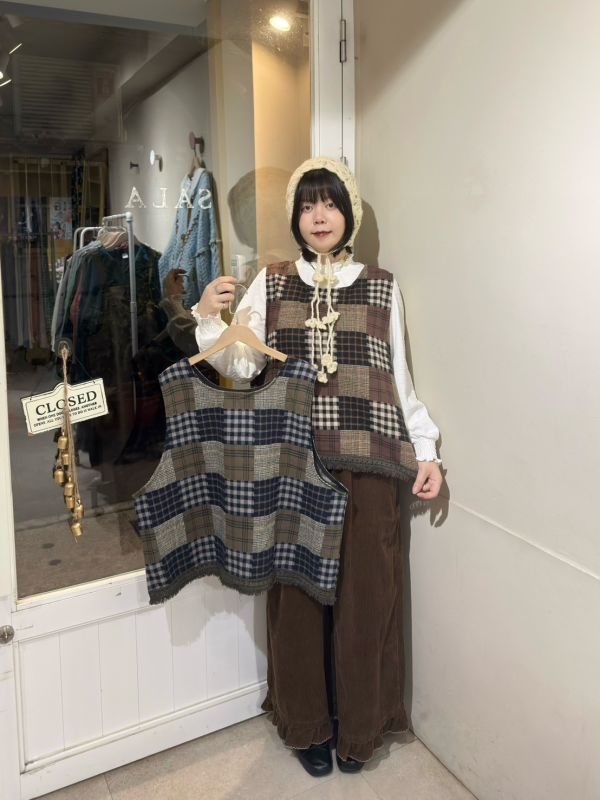 格紋拼接下擺刺繡抽鬚背心 