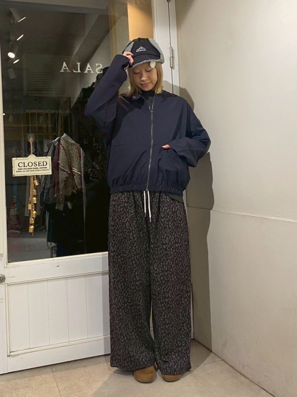 滿版豹紋寬鬆垂墜長褲 