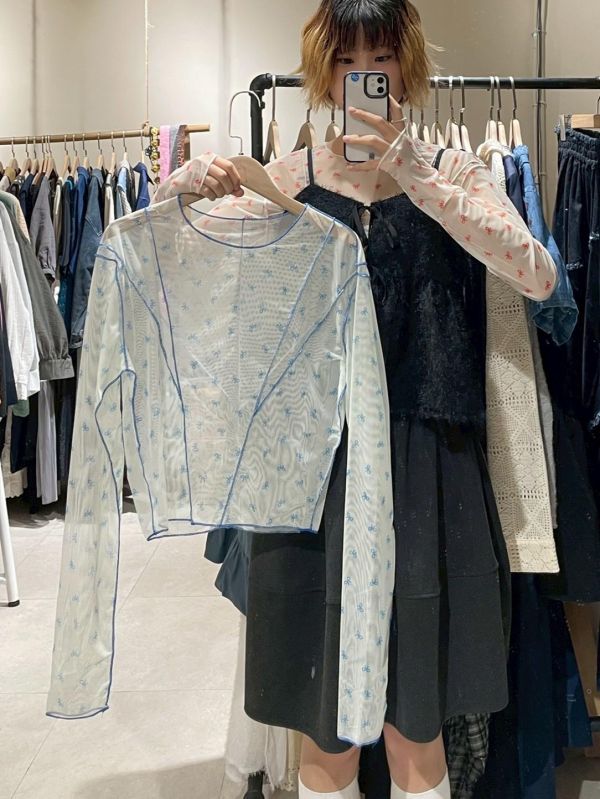 拷克線蝴蝶結修身透膚上衣 