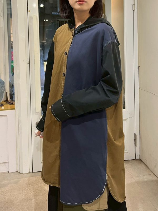 工裝撞色拼接兩側口袋側開衩前短後長連帽大衣 