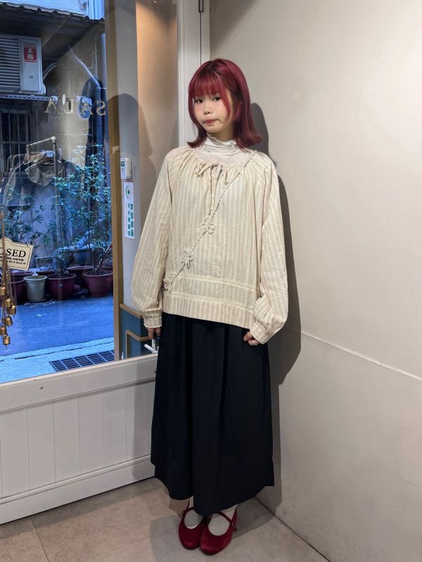 圓領綁帶直條紋長袖上衣 