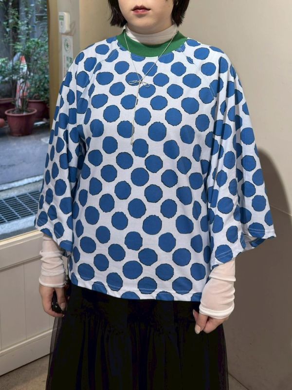 藍色大圓點撞色領九分袖上衣 