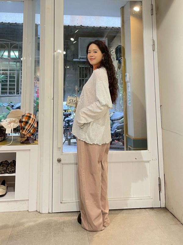 海星花撞色木耳捲邊透膚寬鬆落肩假兩件上衣 