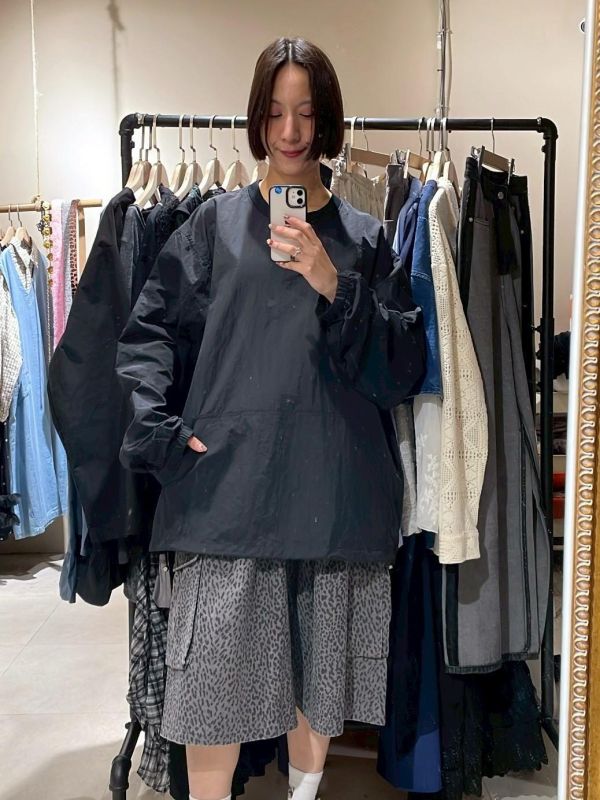 刷刷布下擺抽繩上衣 