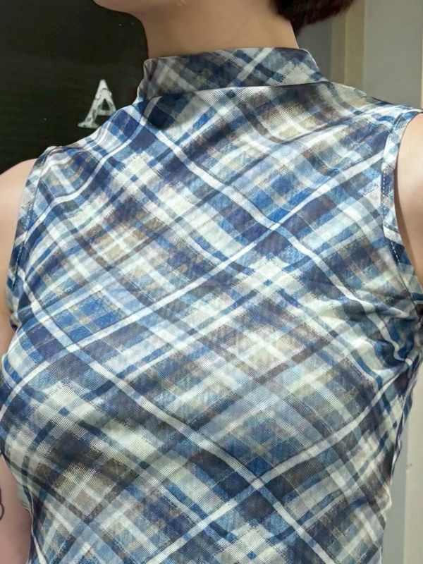 微高領紗質格子背心 
