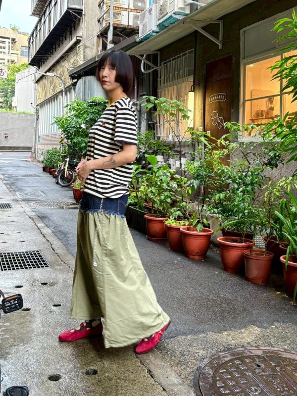 牛仔不收邊拼接傘狀刷刷布裙 
