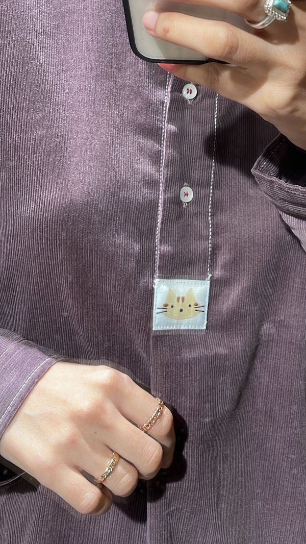 細燈芯絨貓頭布標上衣 