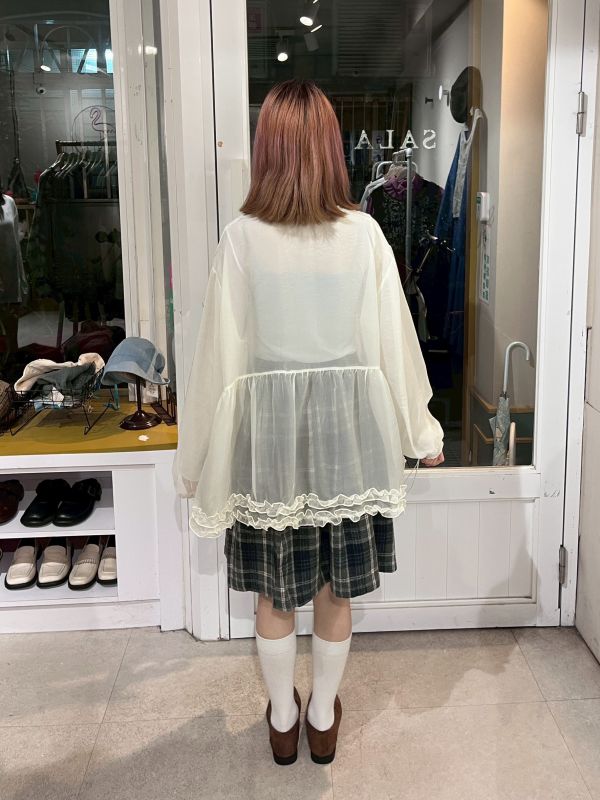 光澤透膚花邊外罩長袖上衣 