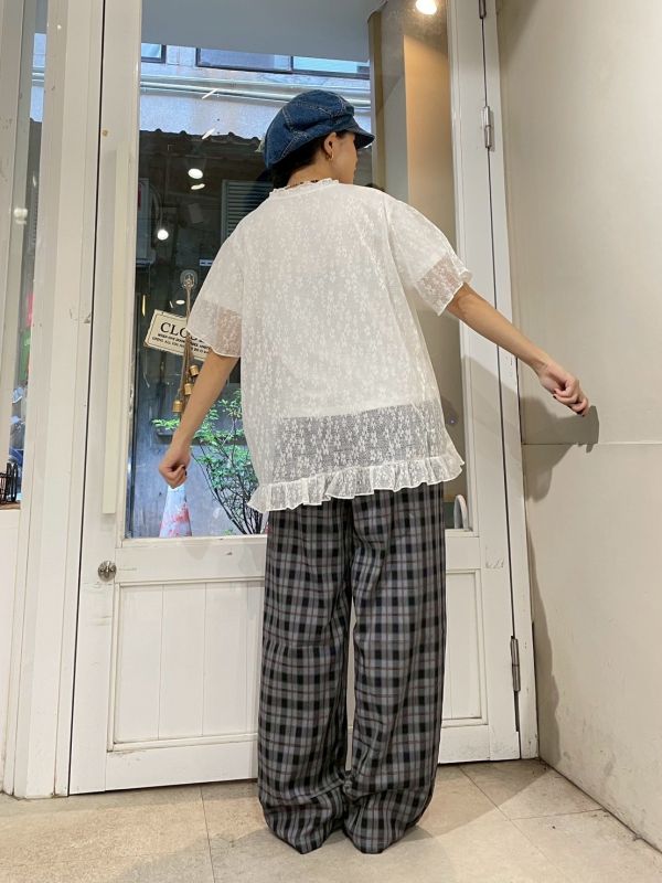 滿版波浪小花木耳捲邊長版透膚短袖上衣 