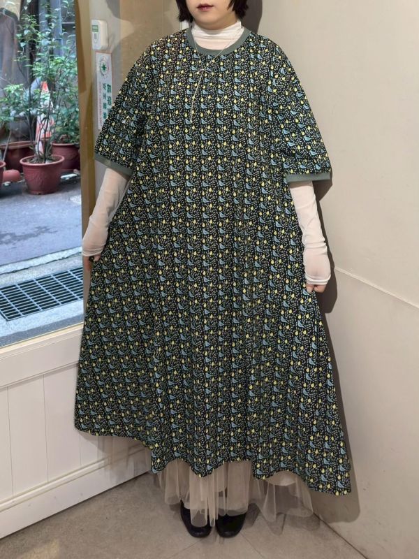 小鳥水梨印花七分袖洋裝 