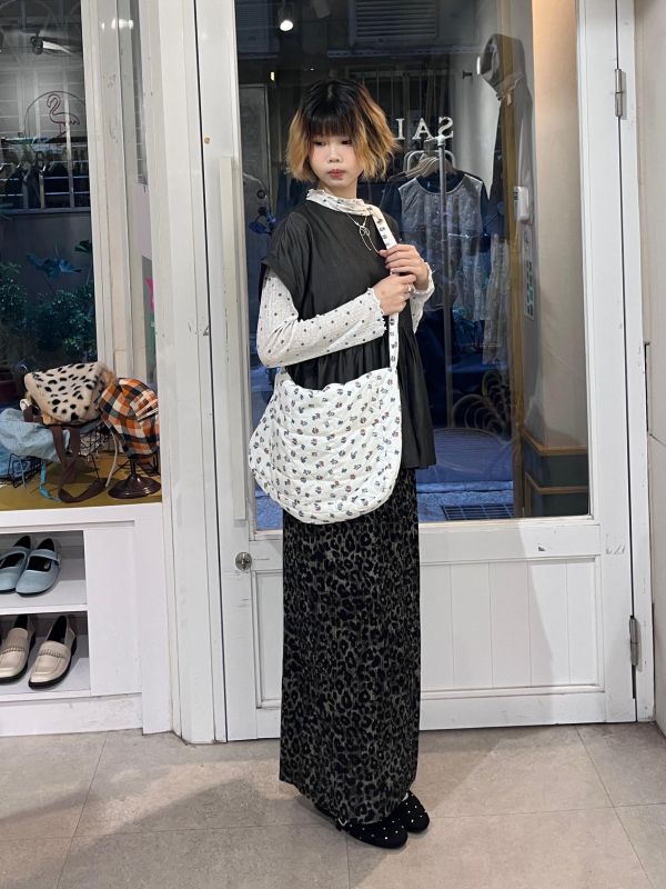 滑面光澤仿牛仔小飛袖傘擺上衣 