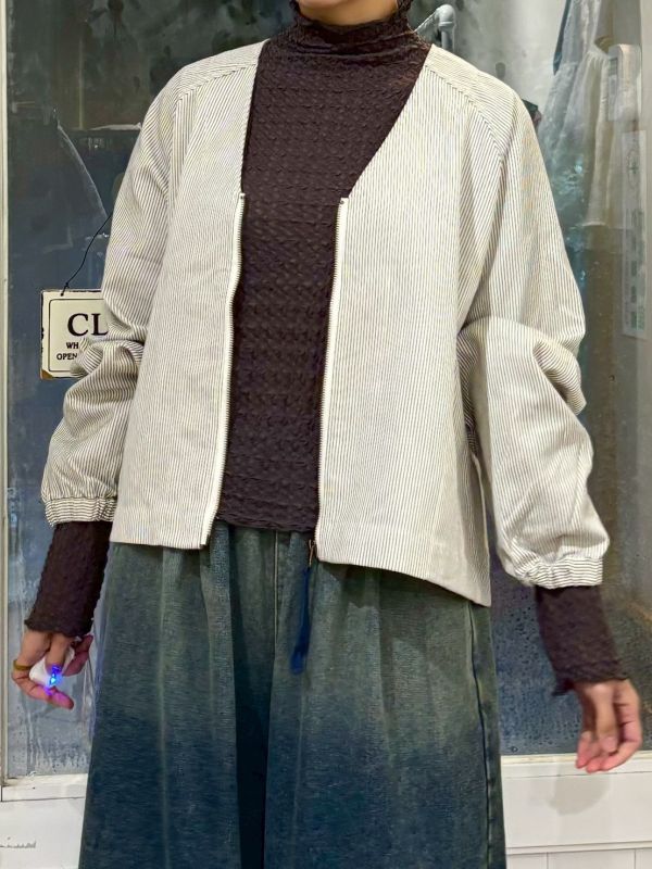 高領立體菱形泡泡布長袖上衣 