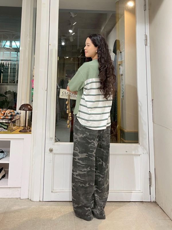 刺繡精緻女孩後拼接條紋前短後長落肩短袖上衣 