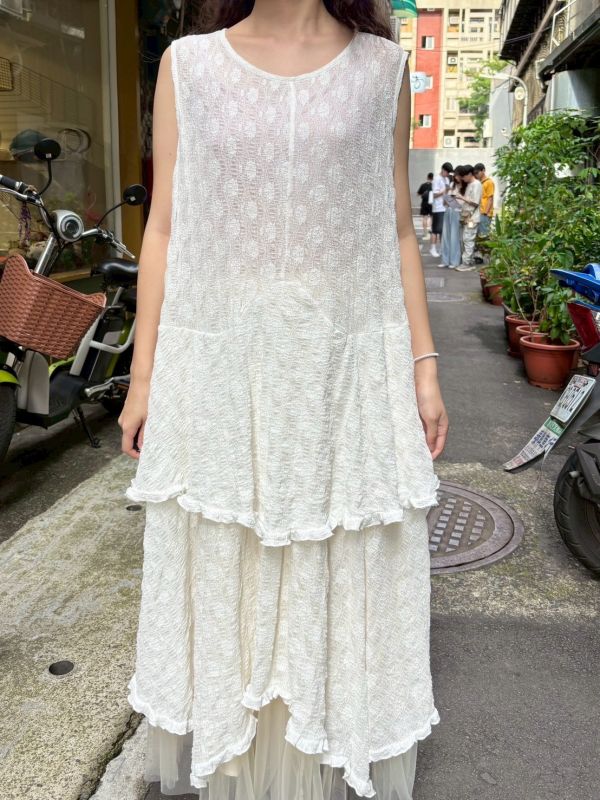 蕾絲花層次花邊背心洋裝 