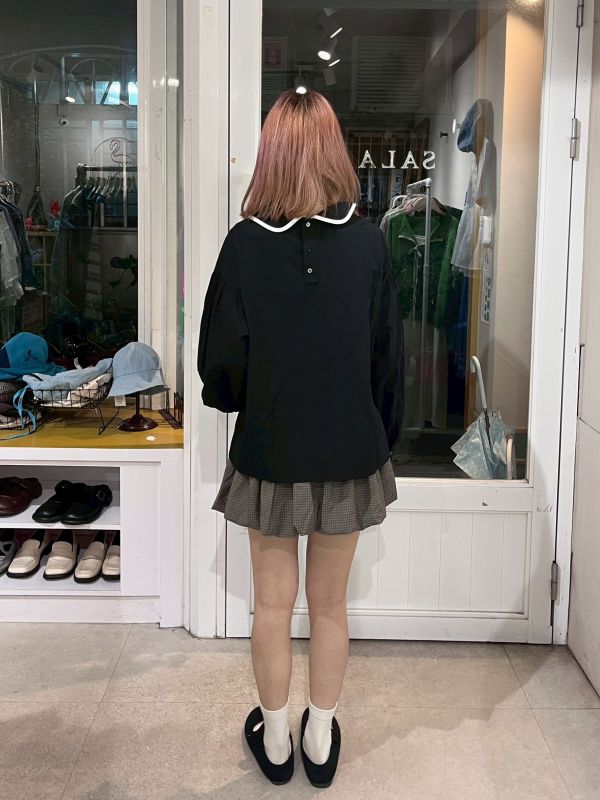 黑色翻領花草貓咪刺繡襯衫 