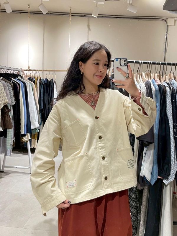 黃車線多口袋刺繡小布標v領微落肩外套 