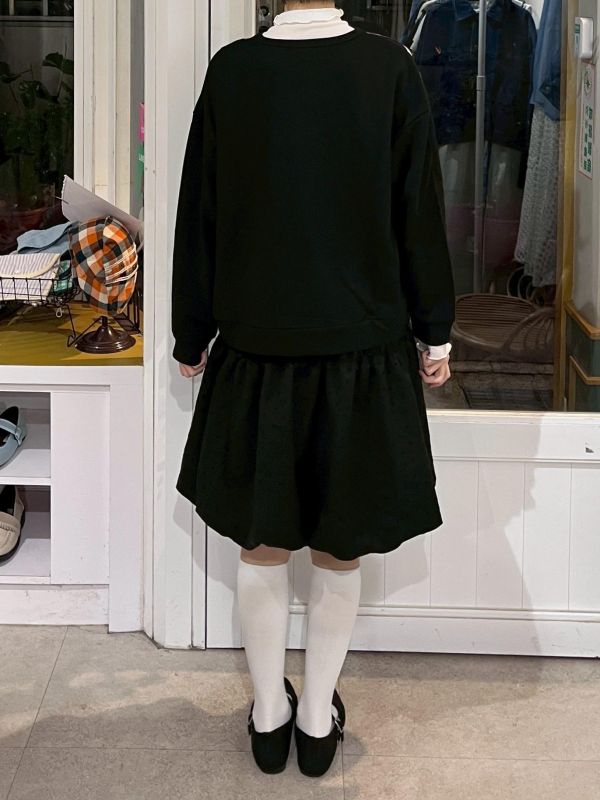 圓領房屋刺繡長袖上衣 