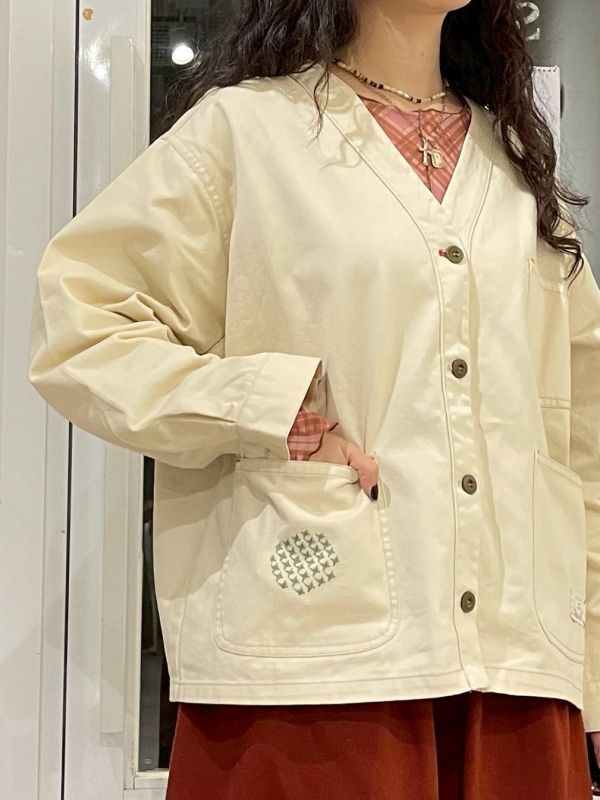 黃車線多口袋刺繡小布標v領微落肩外套 