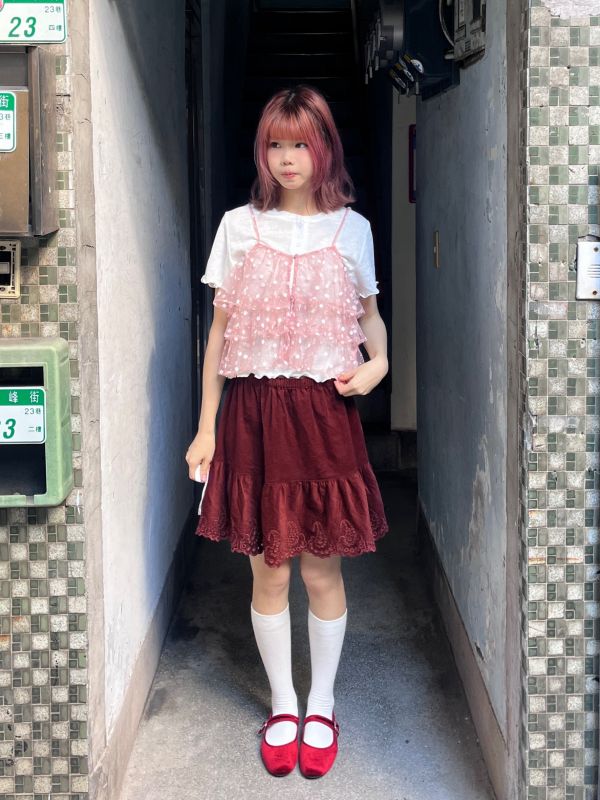 小花排釦圓領木耳針織上衣 