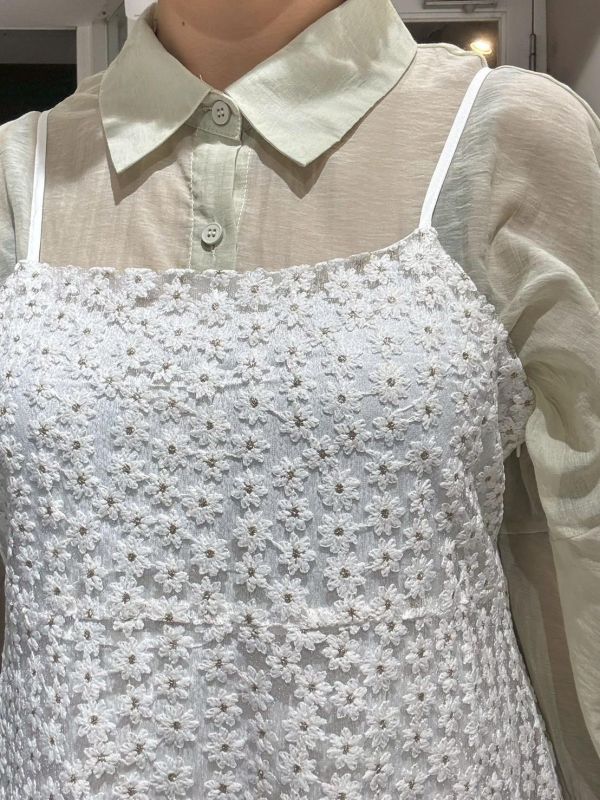 側拉鍊滿版刺繡小花吊帶背心洋裝 