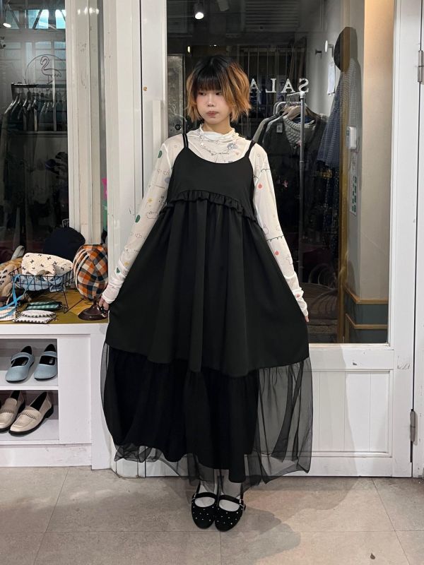 黑色花邊拼接紗紗吊帶洋裝 