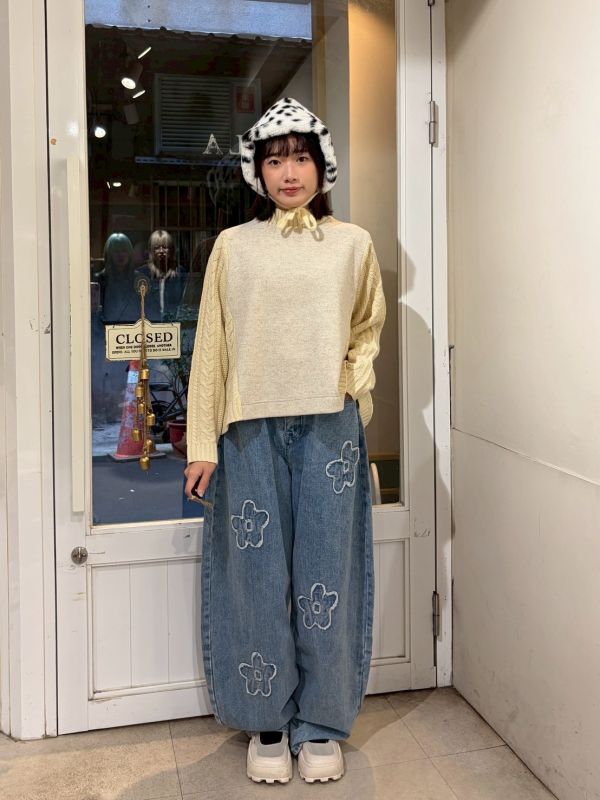 立體抽鬚花彎刀牛仔褲 