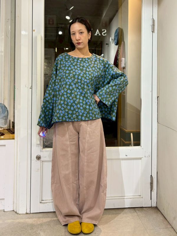 雙面穿滿版花寬版布標牛仔上衣 