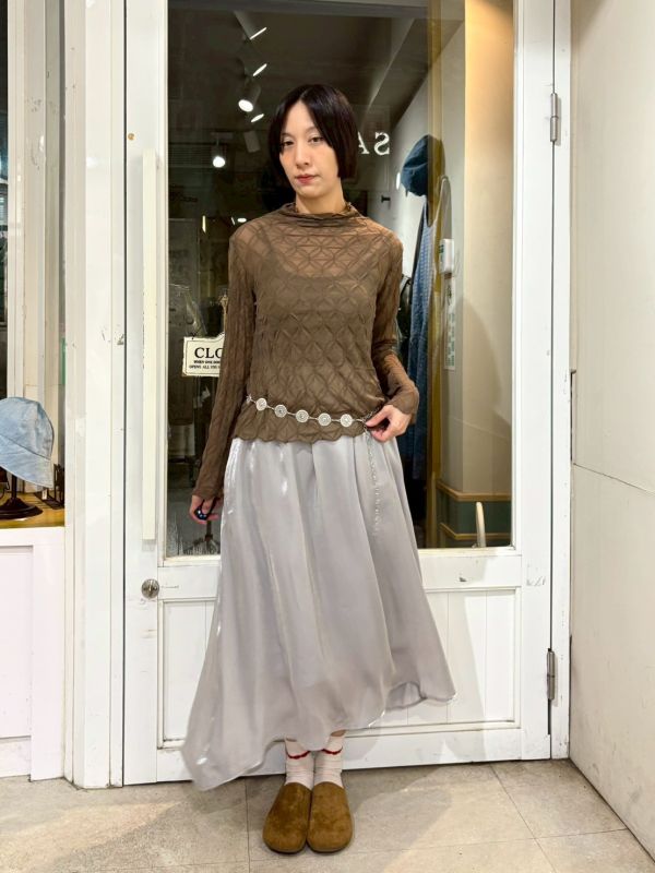 滿版立體窗花紋微高領透膚上衣 