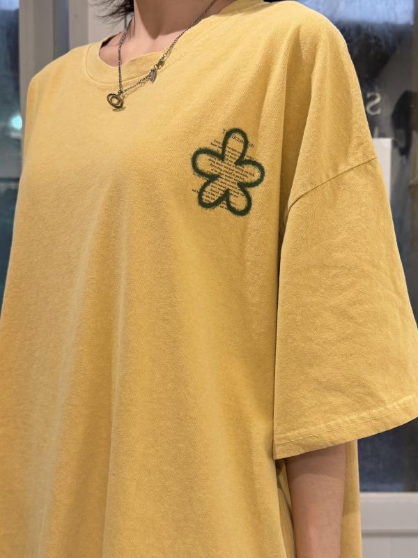 噴漆花朵字母Tee 